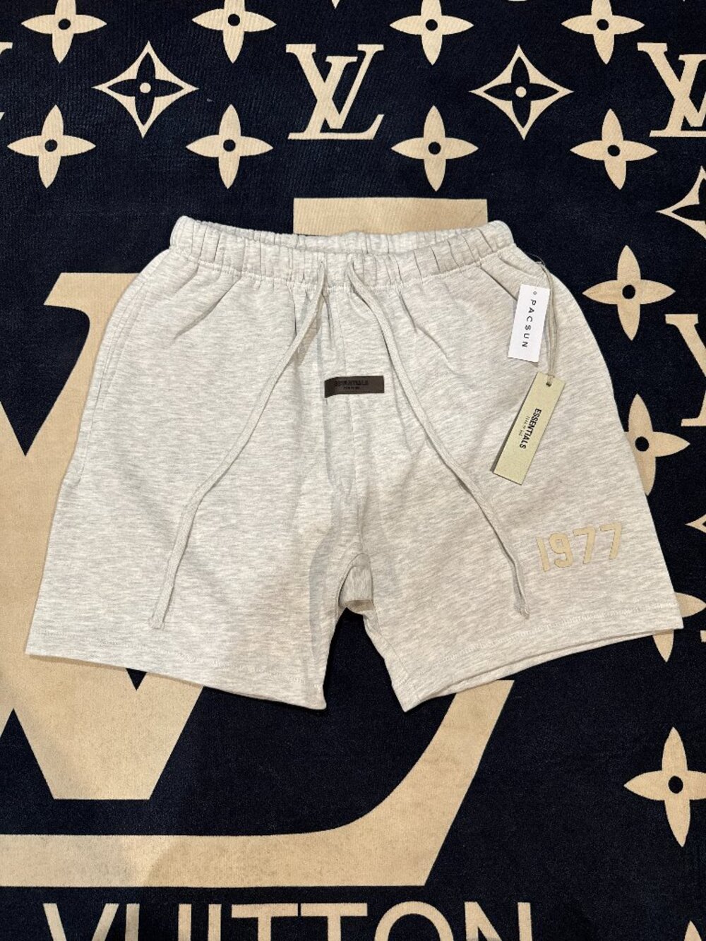 White Oatmeal 1977 Rubber Patch Fleece Sweat Shorts - Size L